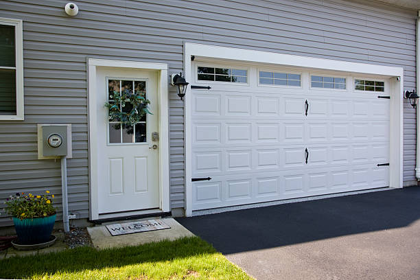 24/7 Emergency Garage Door Panel Replacement experts in Mackinaw, IL